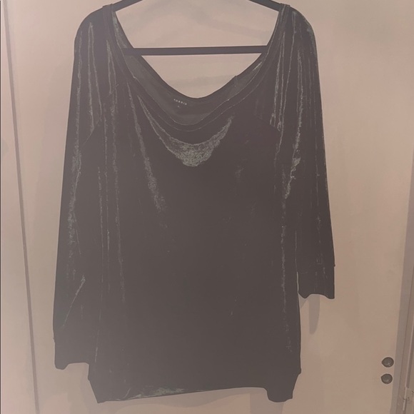 Torid Deep Green Velvet Long uneven / off shoulder Sleeve Top size 3X - Picture 1 of 9